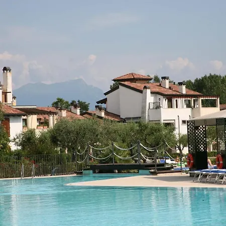 Apartahotel Lugana & Sporting Club - Sermana Village 3*